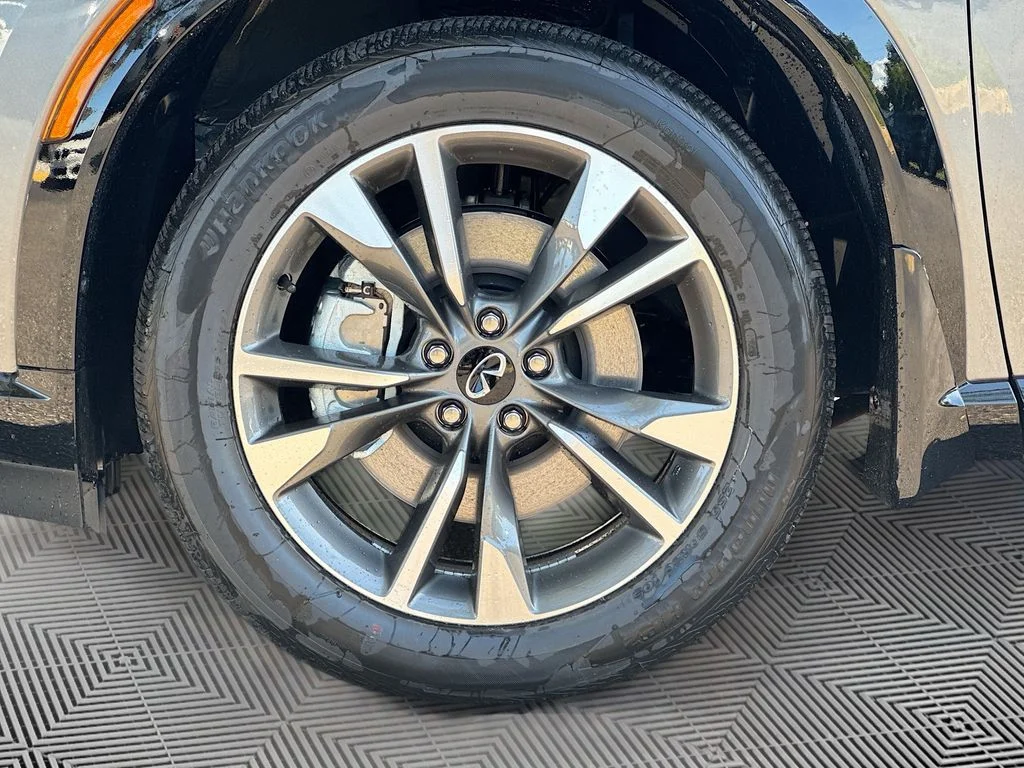 New 2027 GRAPHITE SHADOW INFINITI Luxe AWD image 32