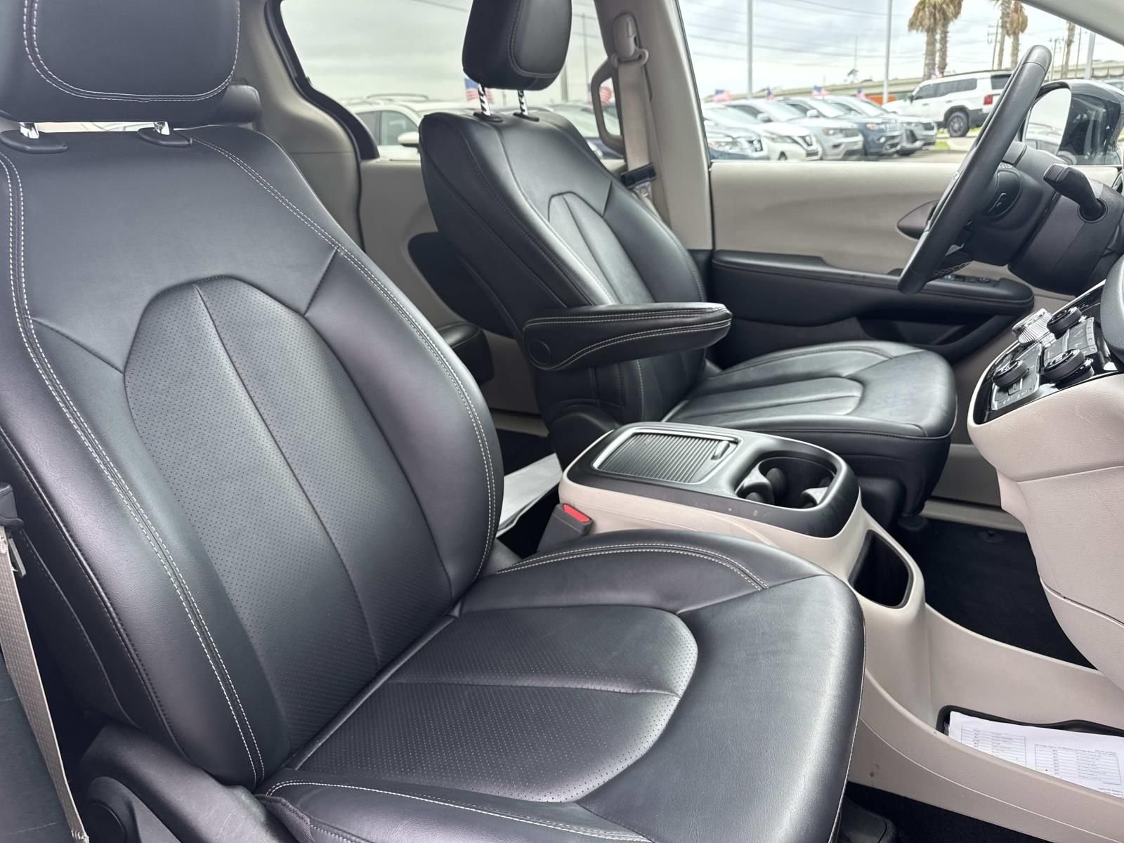 Used 2024 Silver Chrysler Touring L image 13
