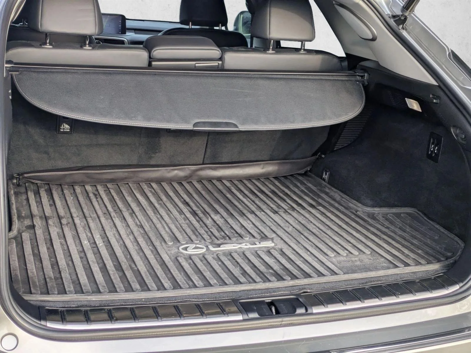 Used 2022 Atomic Silver Lexus RX 450h image 6