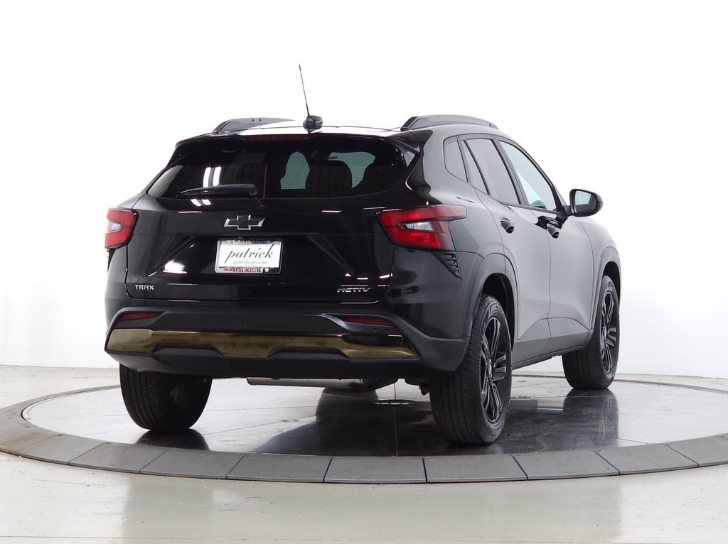 Used 2025 Mosaic Black Metallic Chevrolet ACTIV image 10