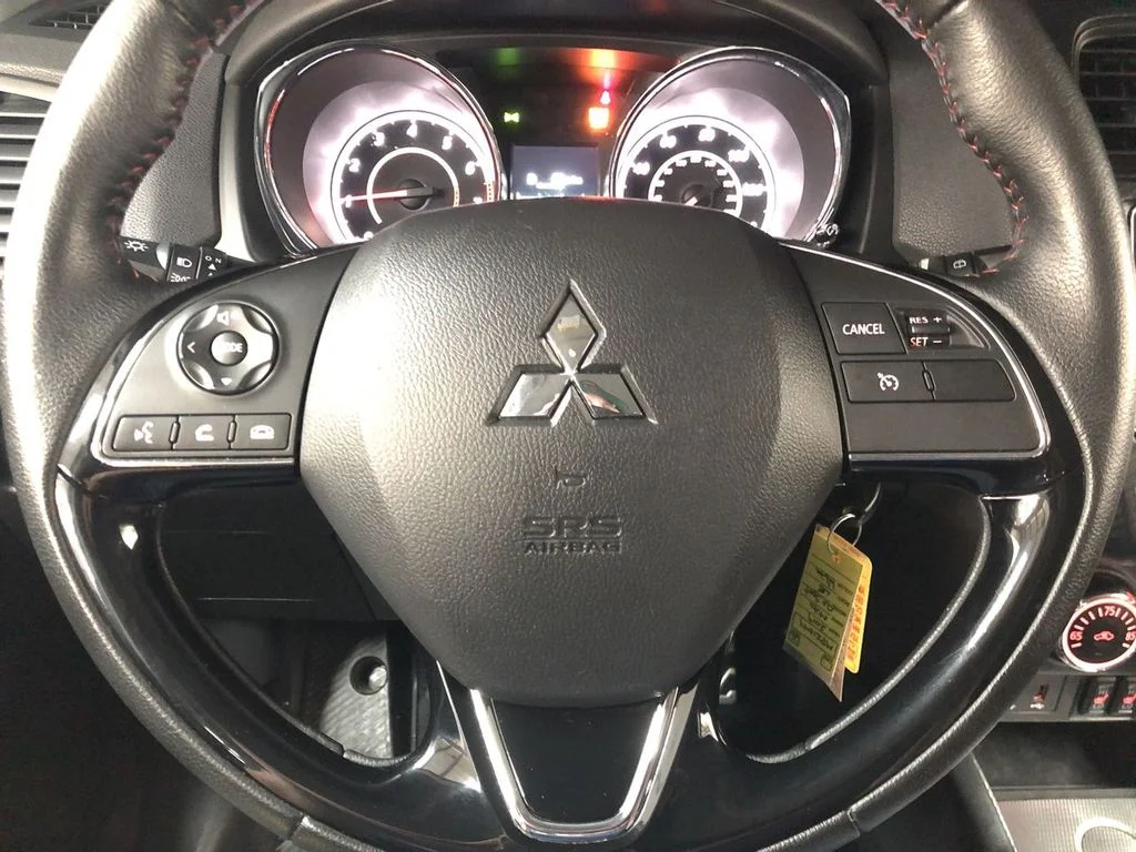 Used 2019 Pearl White Mitsubishi  image 21