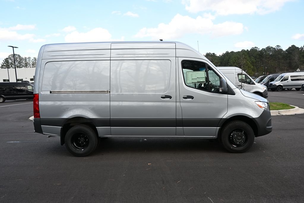 Used 2026 high-tech silver metallic Mercedes-Benz Cargo 144 WB image 23