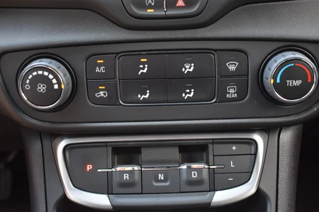 Used 2024 White GMC SLE image 28