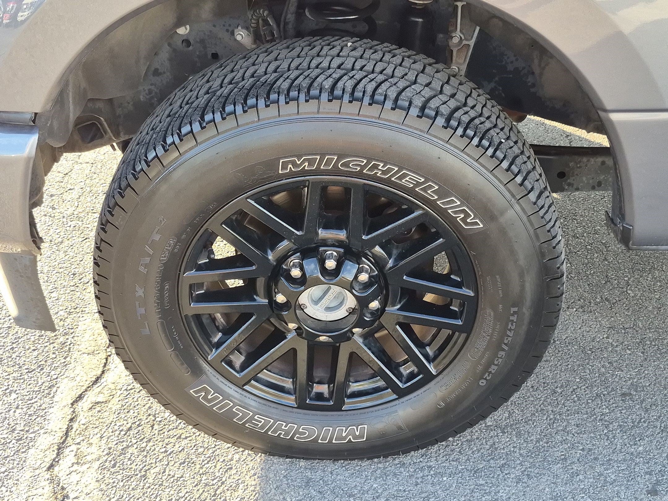 Used 2022 Gray Metallic Ford LARIAT image 11