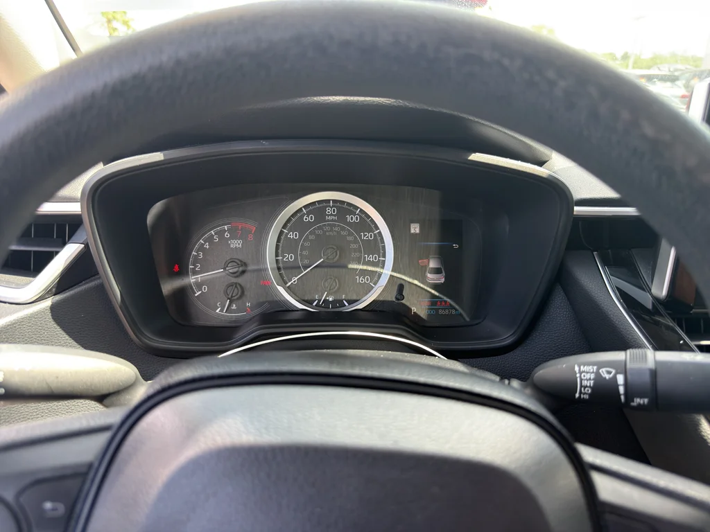 Used 2020 Super White Toyota LE image 6