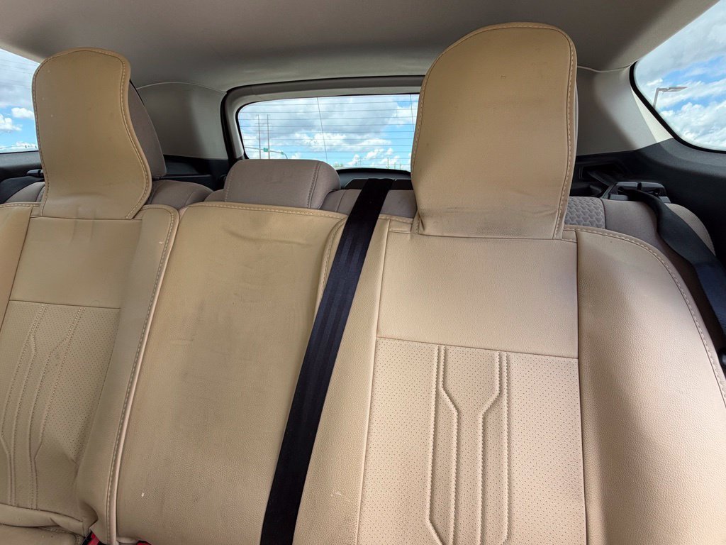 Used 2019 Green Ford SE image 8