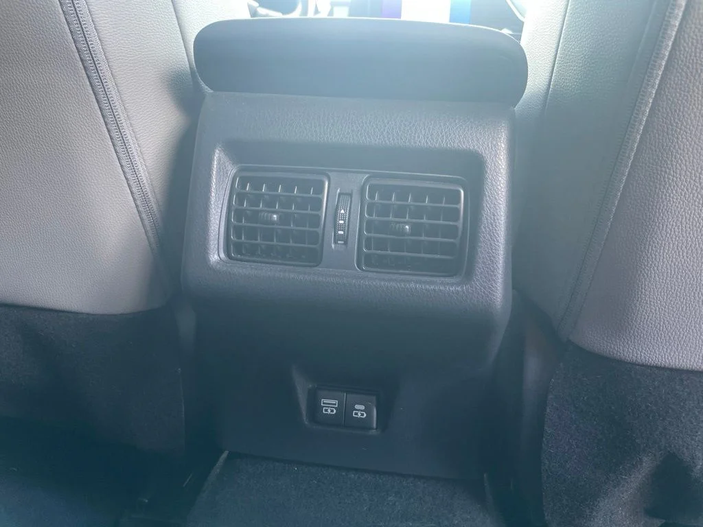 2025 Toyota Camry SE - Photo 20
