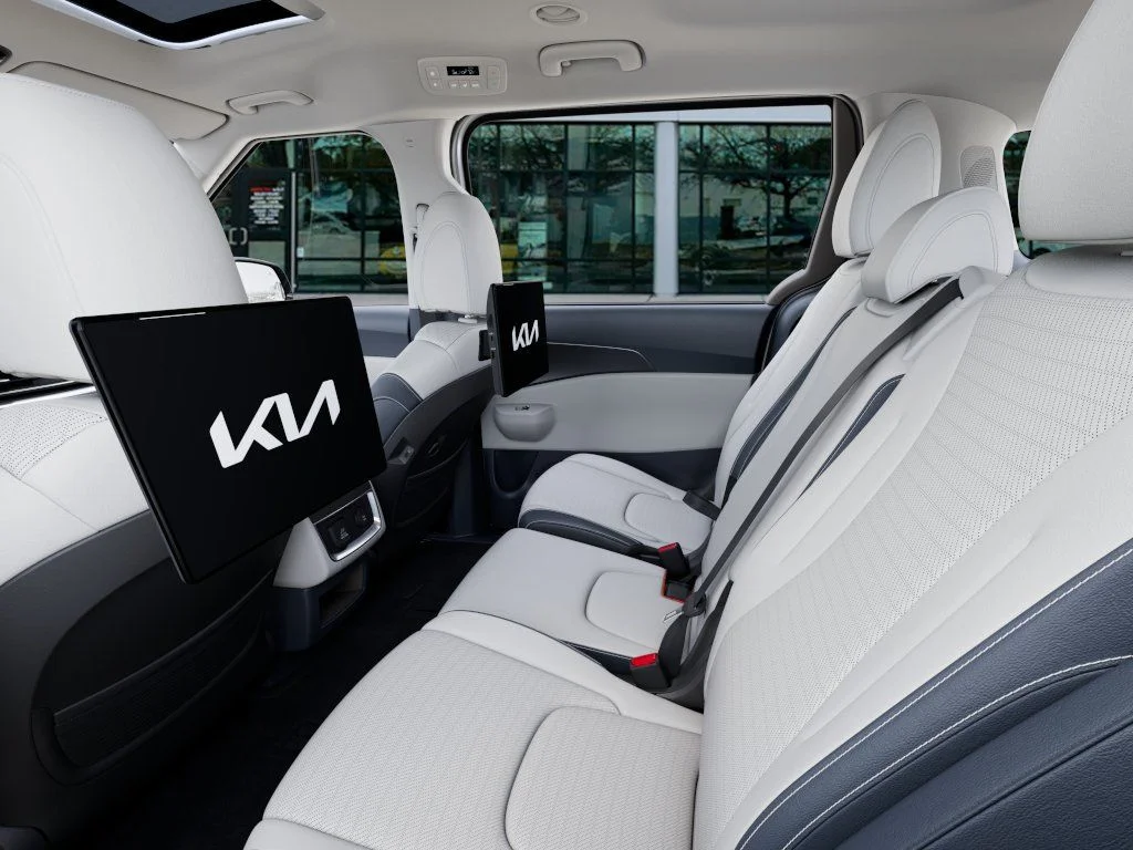 New 2027 White Kia SX Prestige image 18