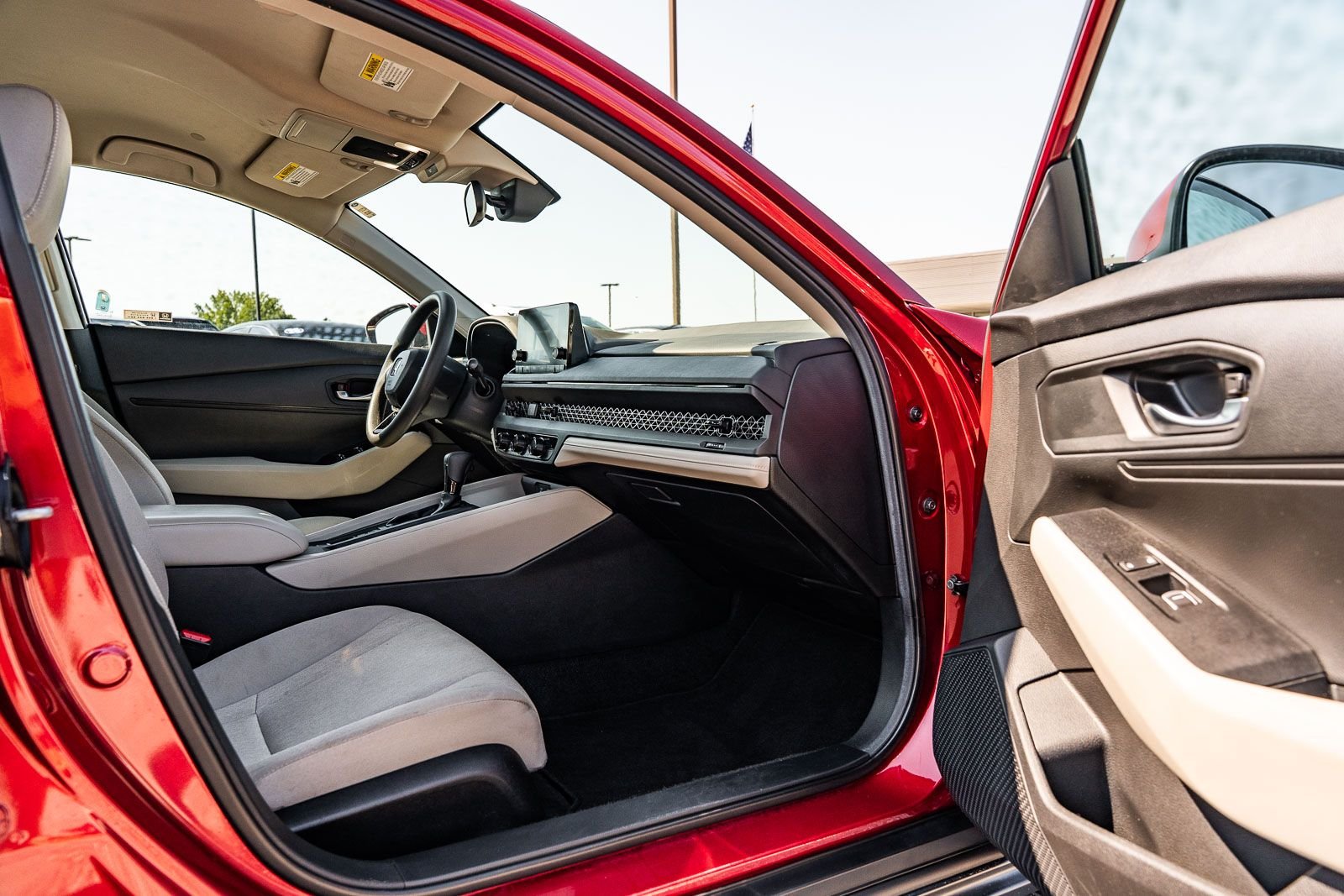 Certified Used 2025  Honda LX image 11