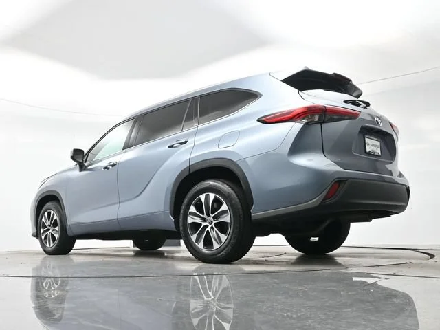 Used 2022 Moon Dust Toyota XLE image 30