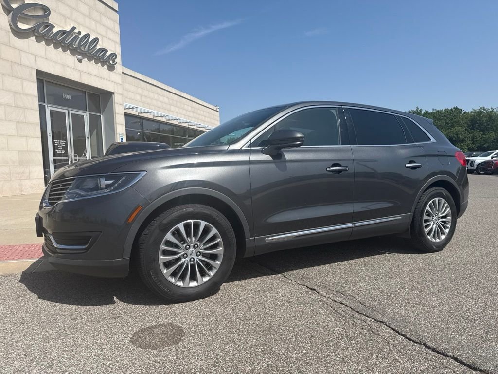 Used 2018 Gray Lincoln Select image 1