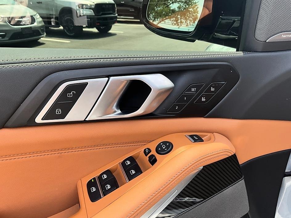 Used 2025 Gray BMW M60i image 13
