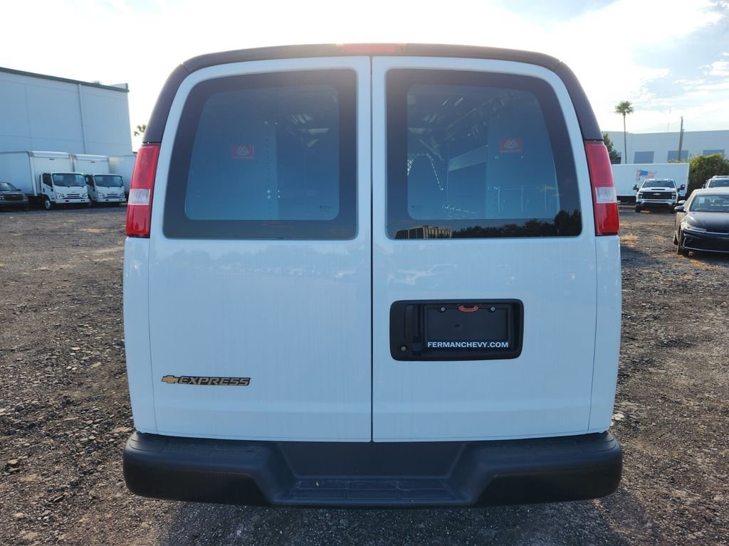 2025 Chevrolet Express Cargo Work Van - Photo 10