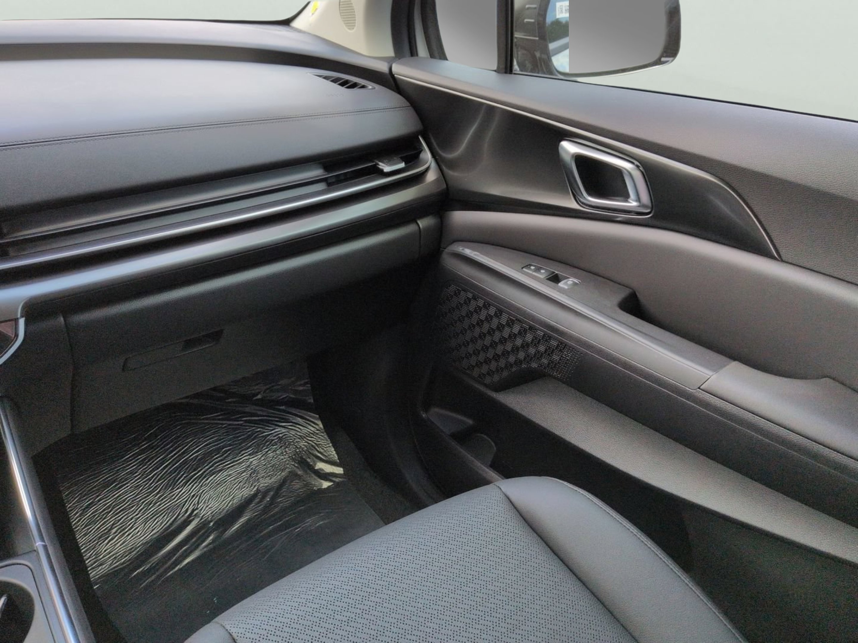 New 2026 Ceramic Silver Kia SX Prestige image 16
