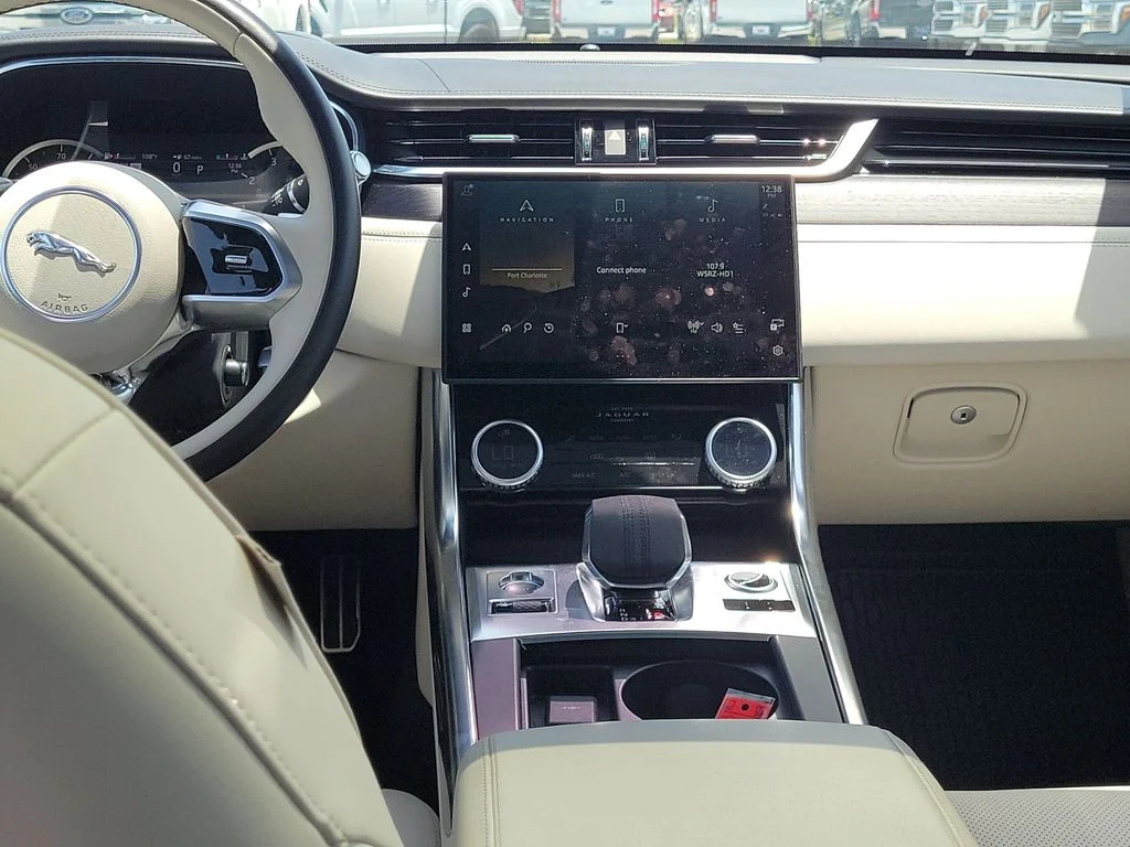 Used 2022 Silver Jaguar SE image 16