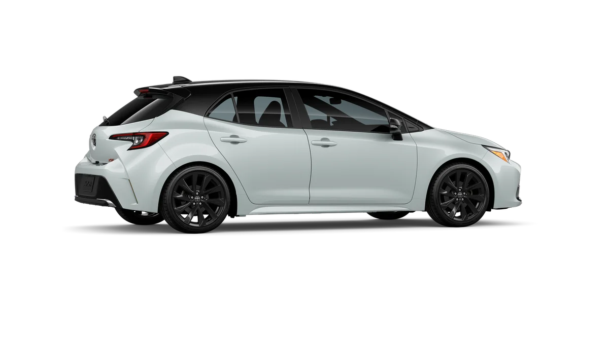 New 2026 Wind Chill Pearl with Midnight Black Metallic roof Toyota XSE image 19