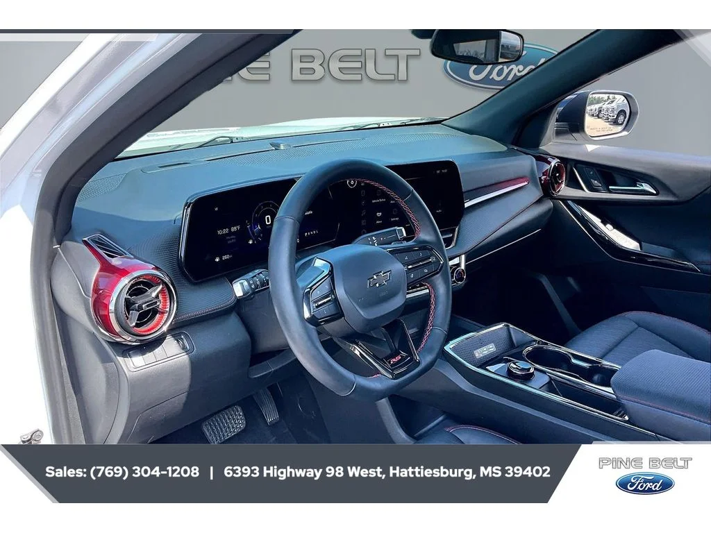 Used 2025 Iridescent Pearl Tricoat Chevrolet FWD RS image 12