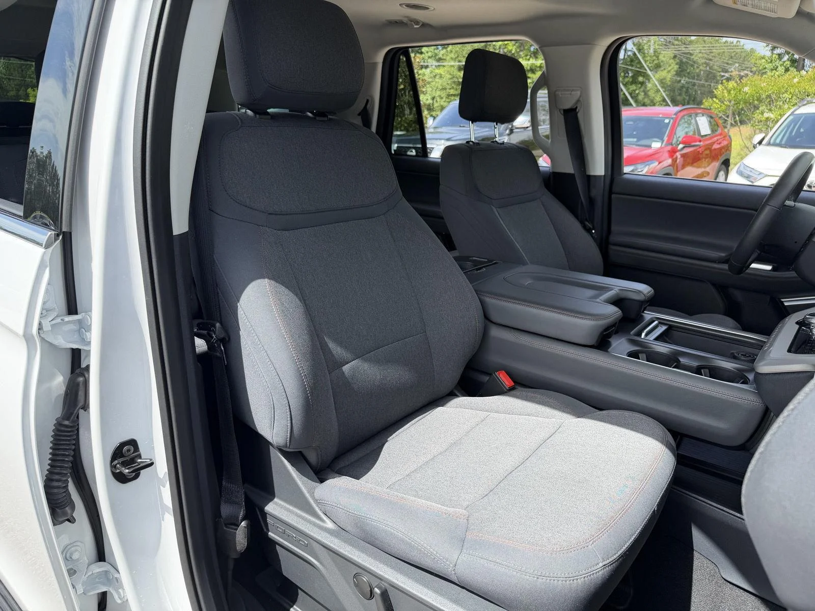 Used 2025 Oxford White Ford Active image 22