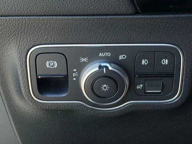 Used 2023  Mercedes-Benz GLA 250 image 32