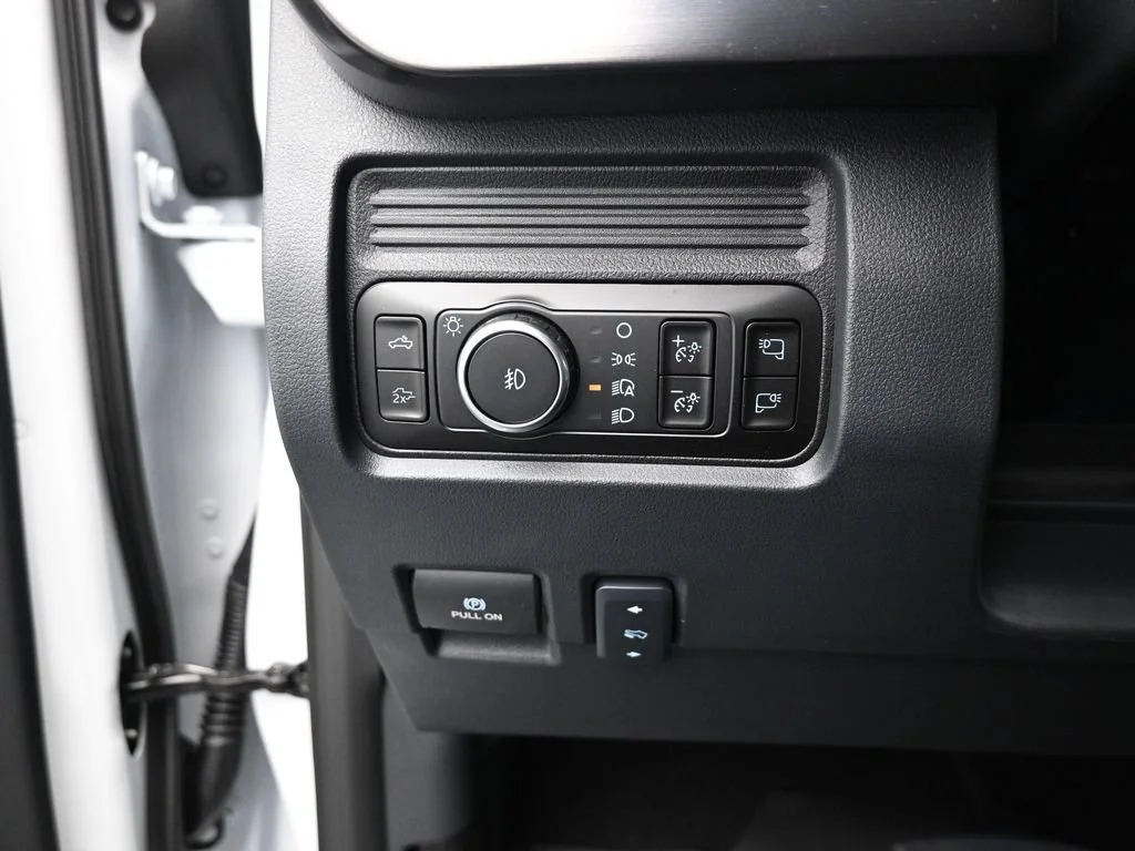 New 2026 Oxford White Ford Lariat image 12