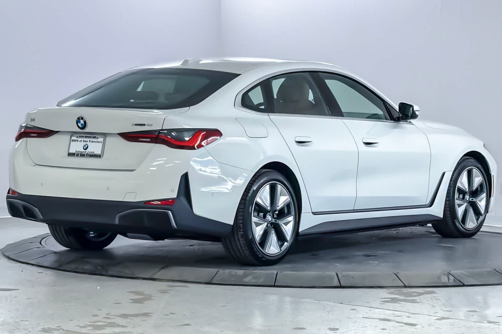 New 2026 Alpine White BMW xDrive40 image 2