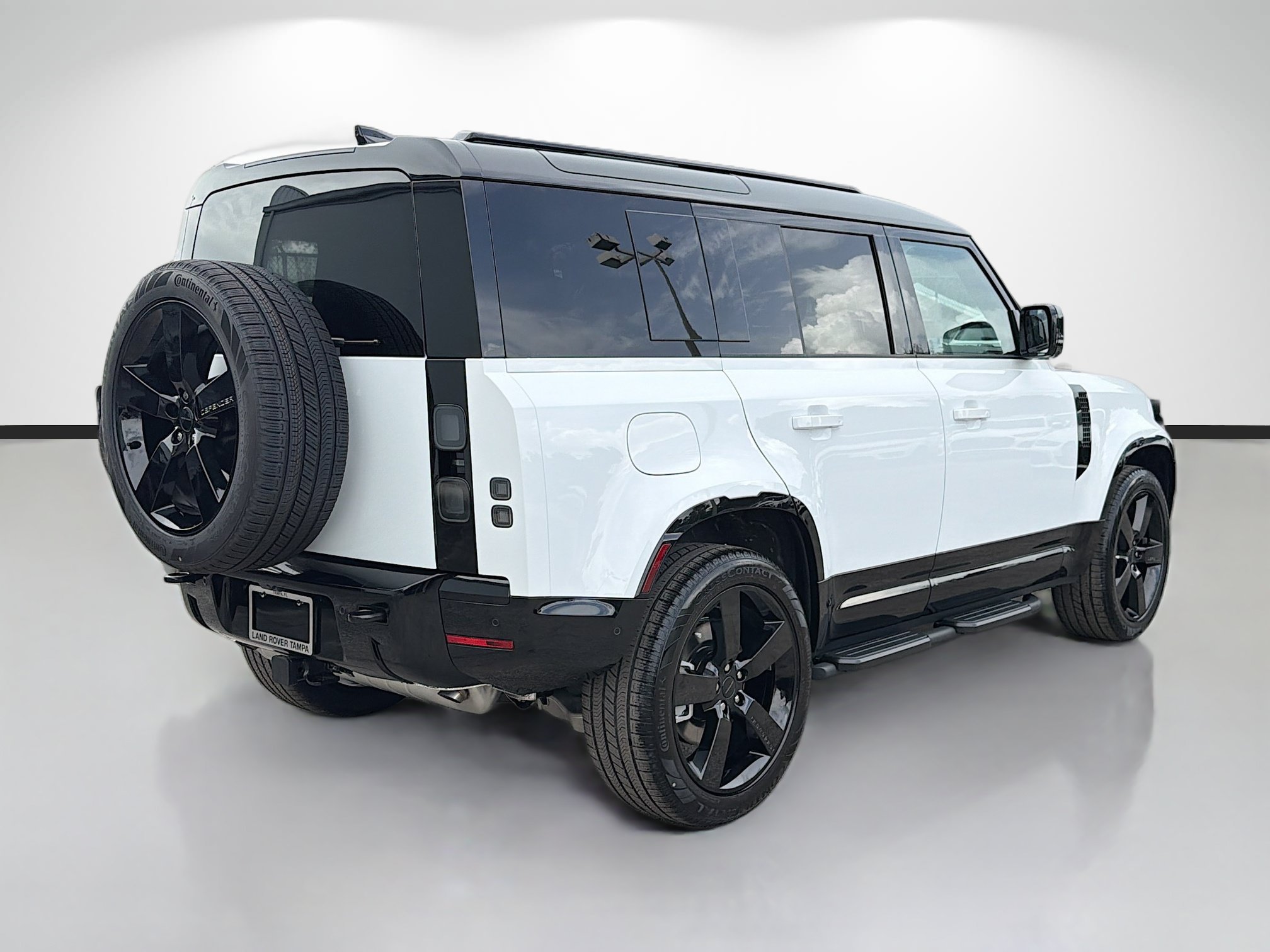 New 2026 Fuji White Land Rover X-Dynamic SE image 5