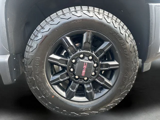 Used 2024 White GMC AT4 image 41