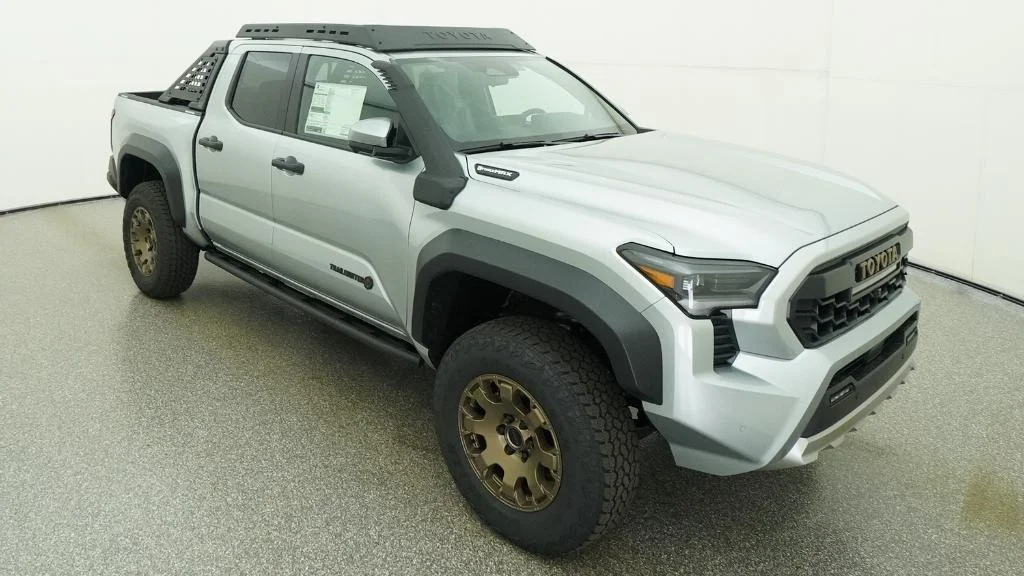 New 2026 Celestial Silver Metallic Toyota Trailhunter image 15