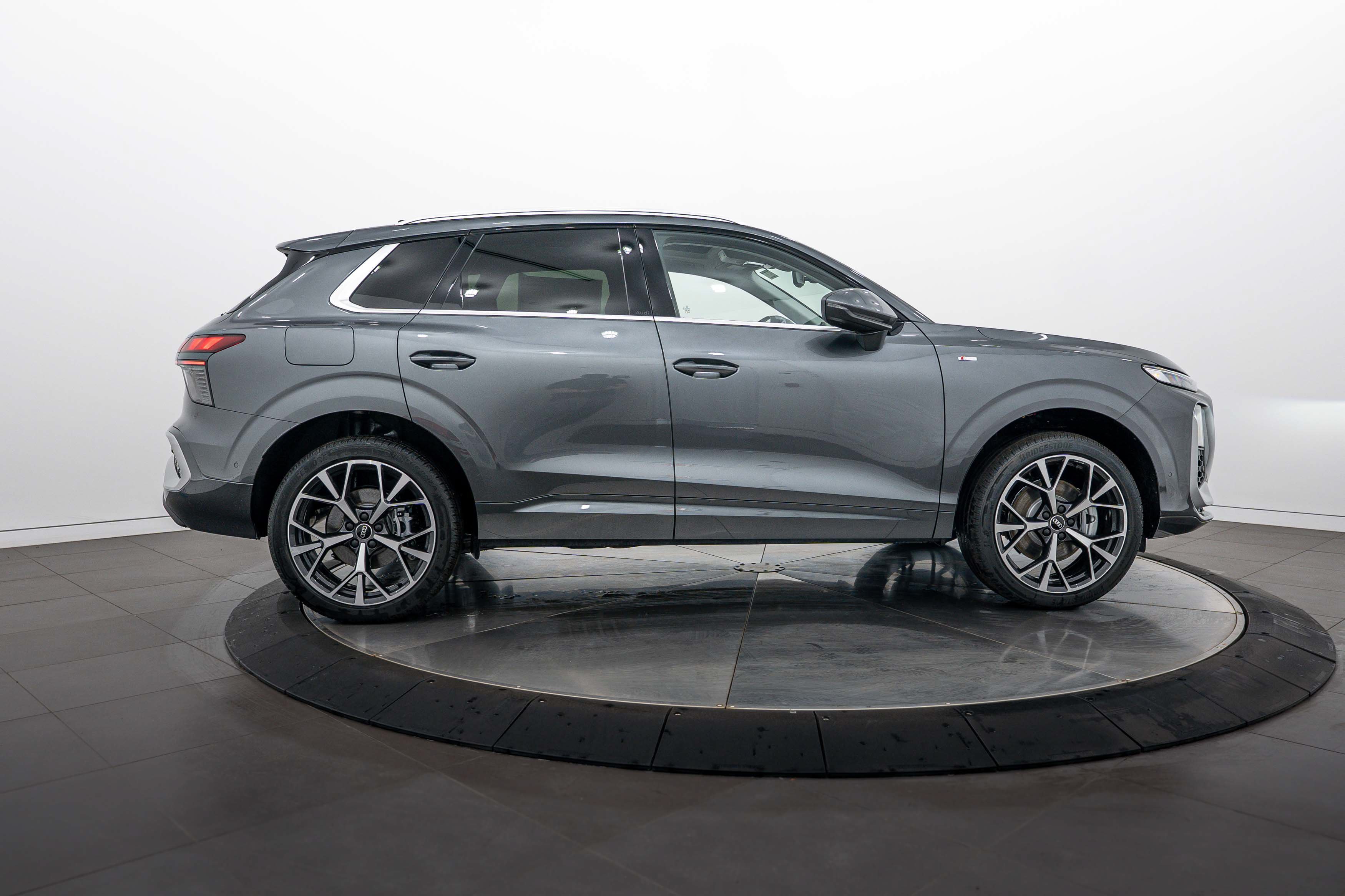 New 2026 Daytona Gray Audi S line image 3