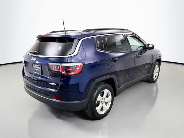 Used 2018 Jazz Blue Pearlcoat Jeep Latitude image 7