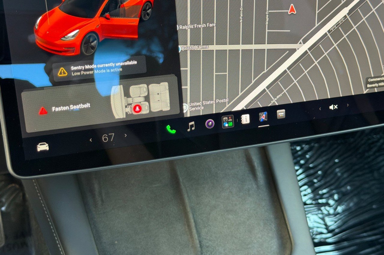 Used 2021  Tesla Standard Range Plus image 19