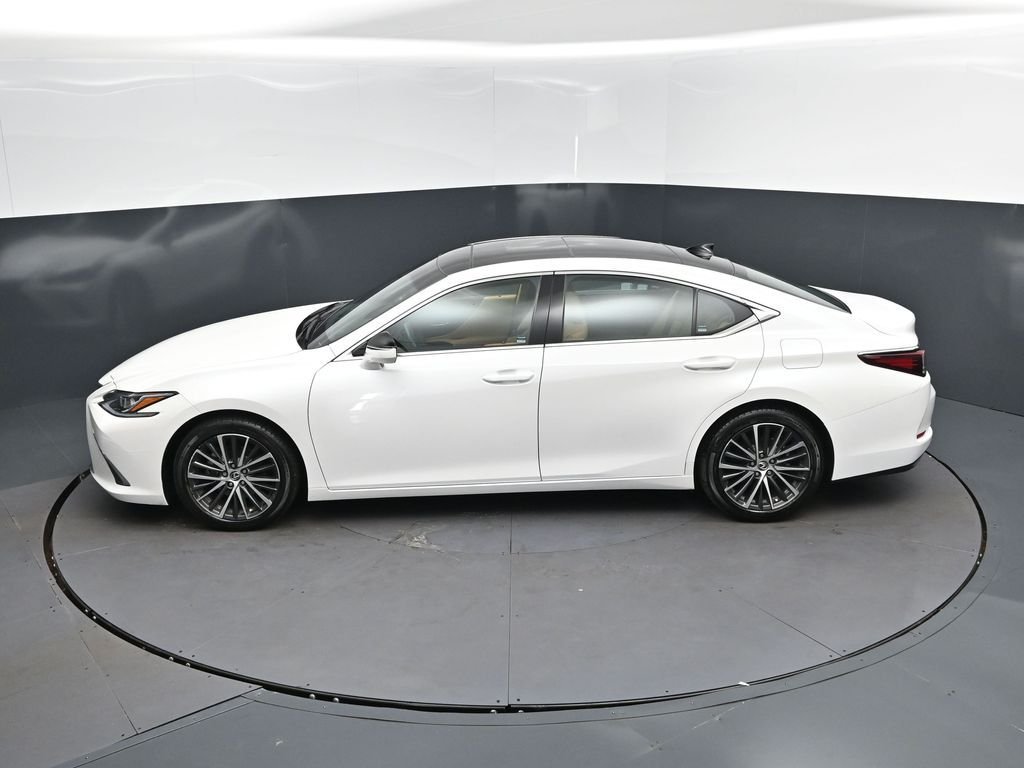 Used 2024 White Lexus 350 image 32