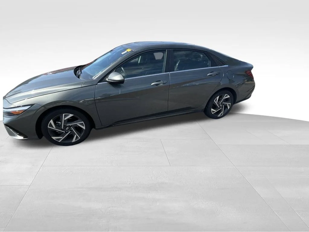 Used 2025 Gray Hyundai SEL Convenience image 30