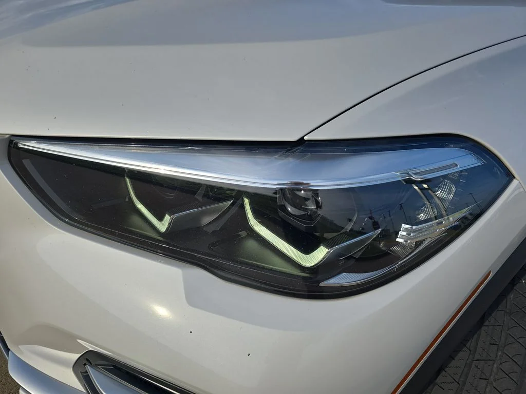 Used 2020 White BMW xDrive40i image 32