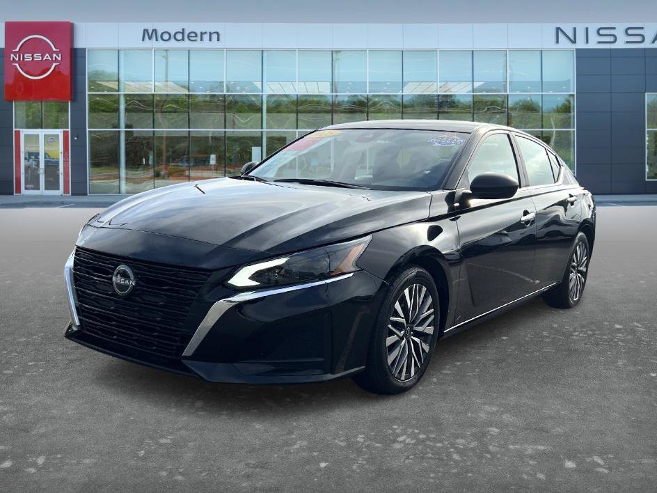 Used 2025 Super Black Nissan SV image 1