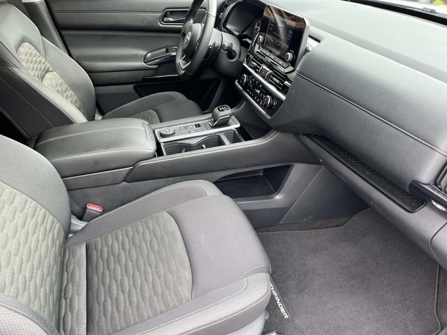 Used 2025 Silver Nissan SV image 24