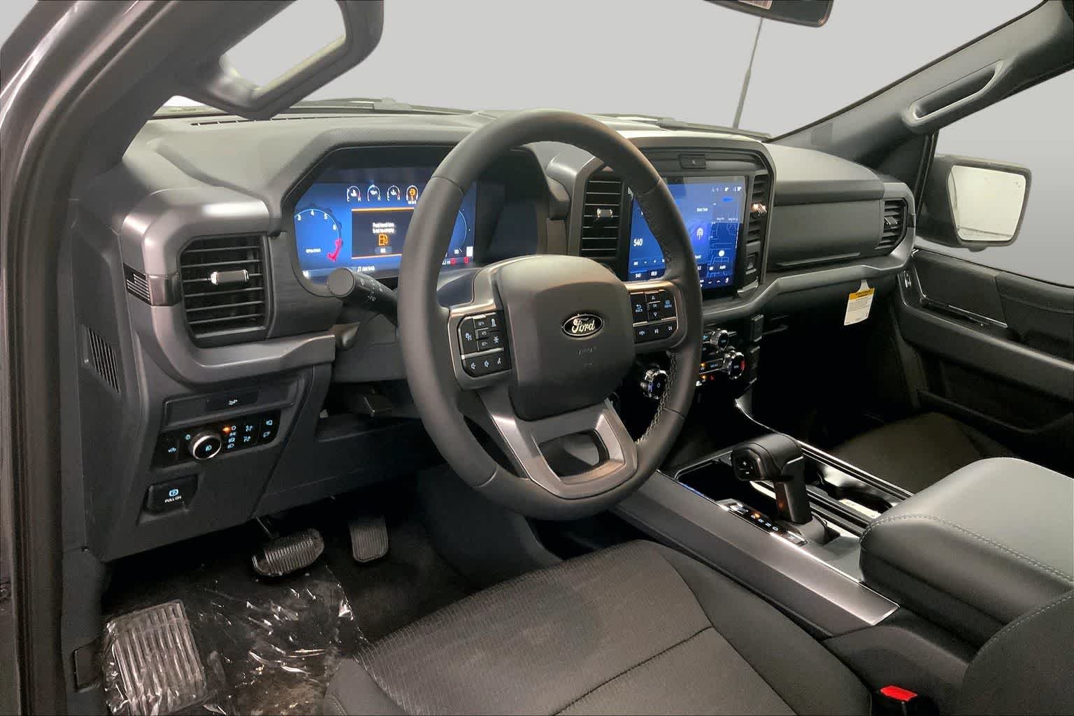 New 2026 Carbonized Gray Metallic Ford XLT image 7