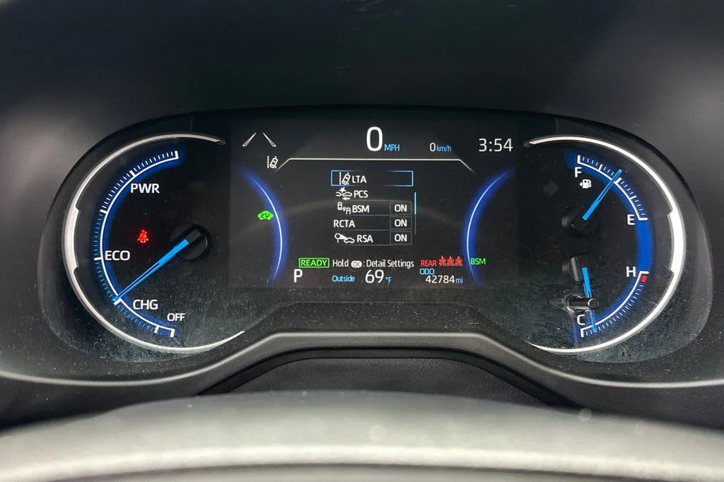 Certified Used 2025 Silver Toyota XLE image 24