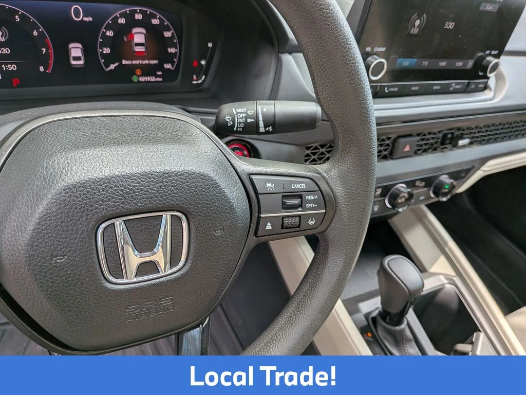Used 2025 Red Honda SE image 19