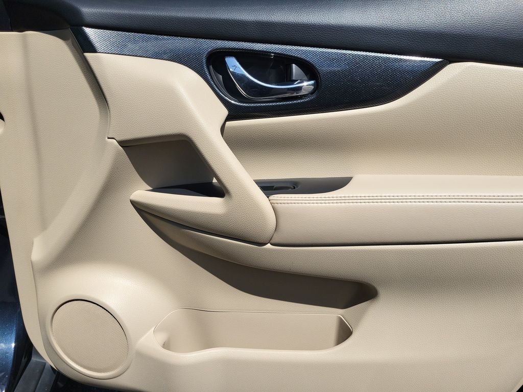 Used 2016 Blue Nissan SL image 20