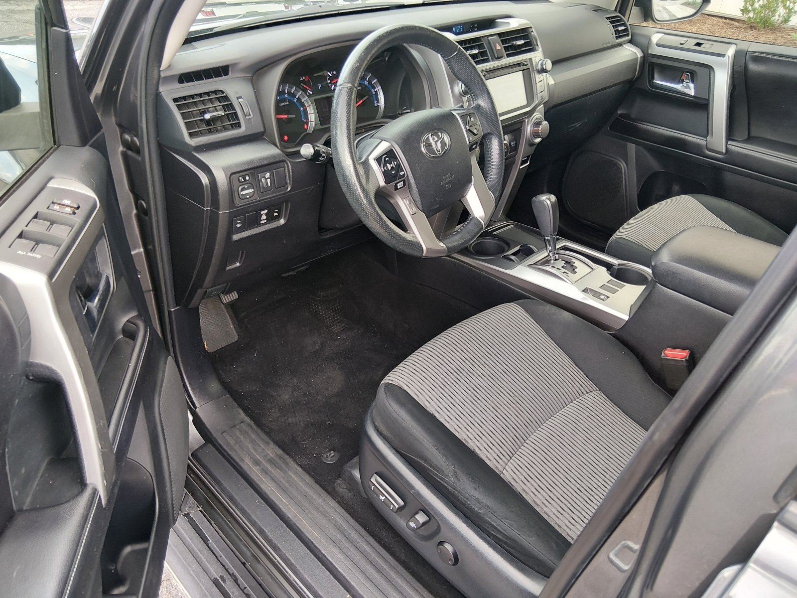 Used 2015 Magnetic Gray Metallic Toyota SR5 image 9