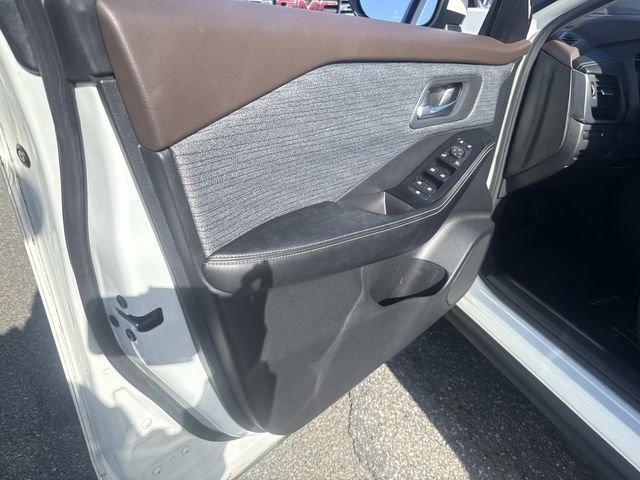 2023 Nissan Rogue SV - Photo 16