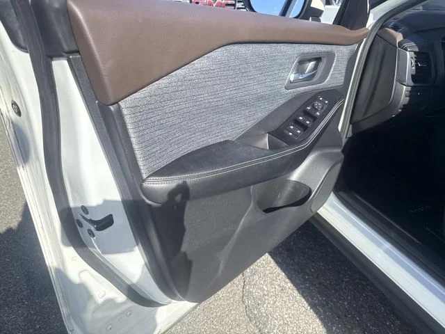 2023 Nissan Rogue SV - Photo 16