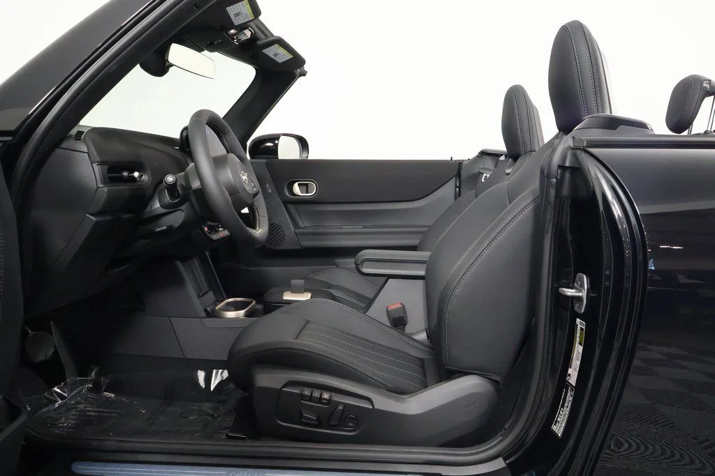 New 2026 Midnight Black MINI Signature Plus image 6