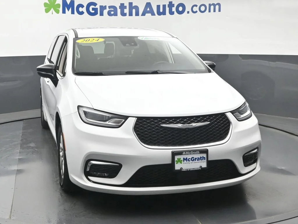Certified Used 2024 White/off-white Chrysler Touring L image 5