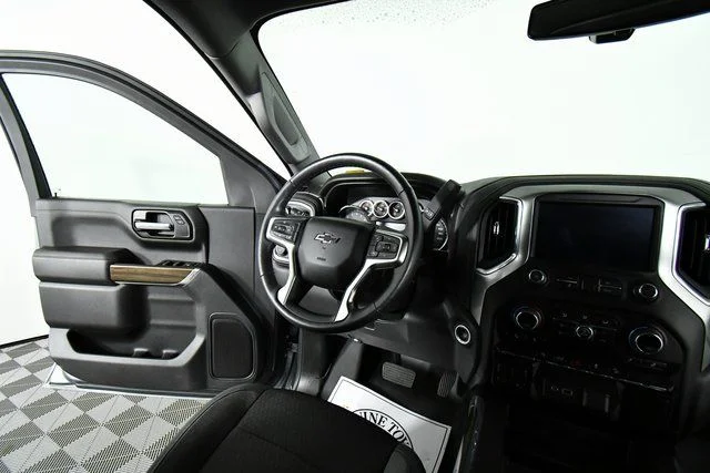 Used 2021  Chevrolet RST image 20