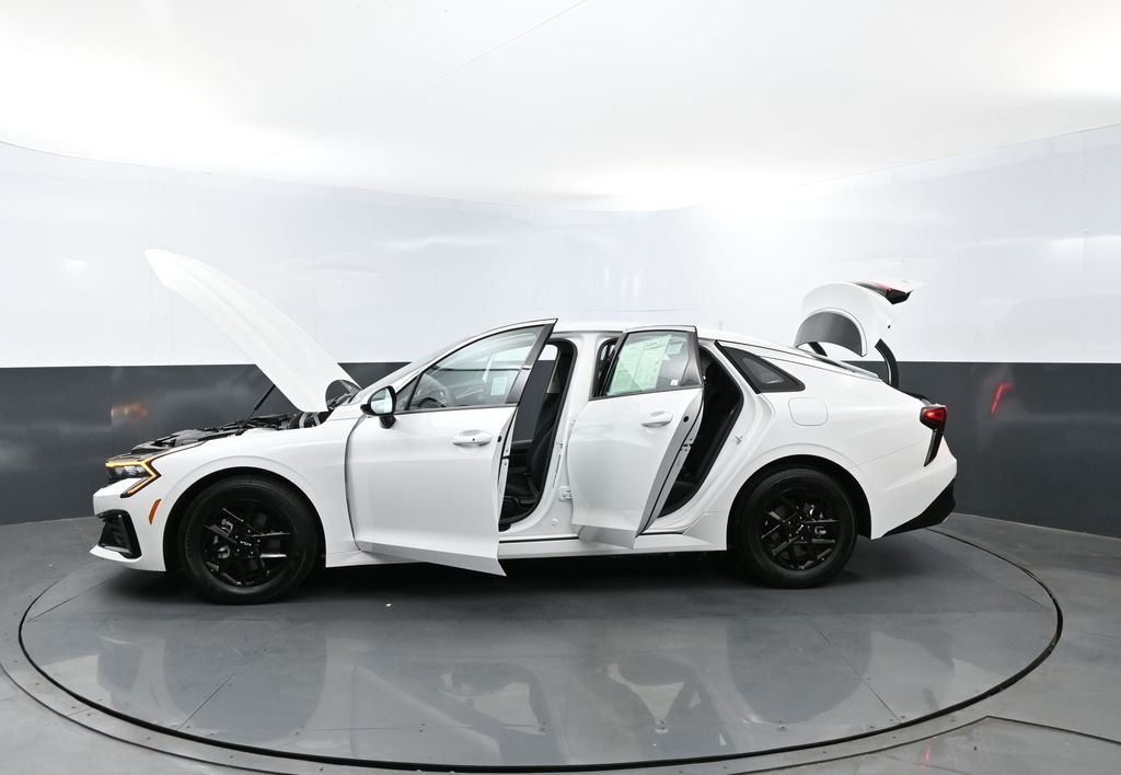 Certified Used 2025 Snow White Pearl Kia LXS image 30