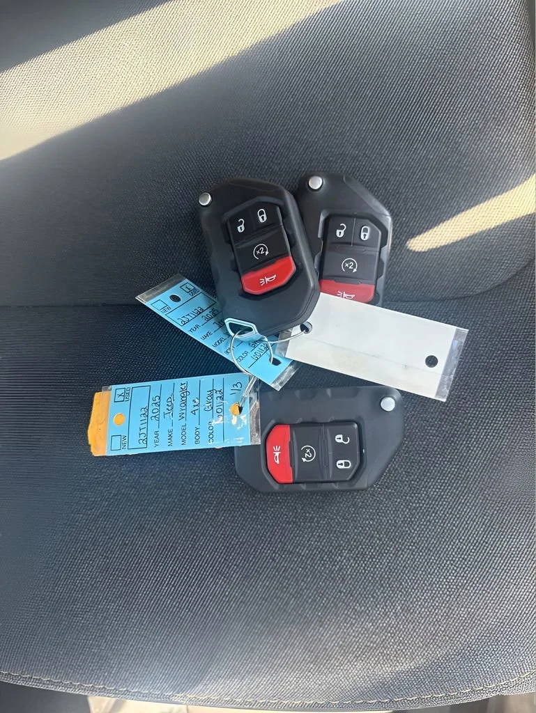 Used 2025 Gray Jeep Sahara image 30