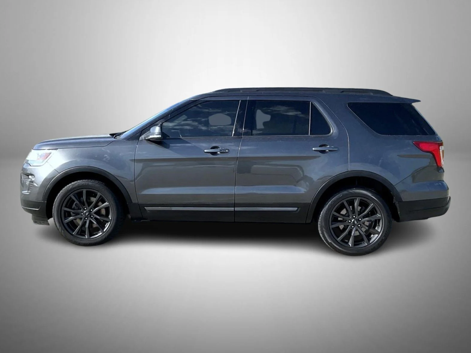 Used 2018 Gray Ford XLT image 8