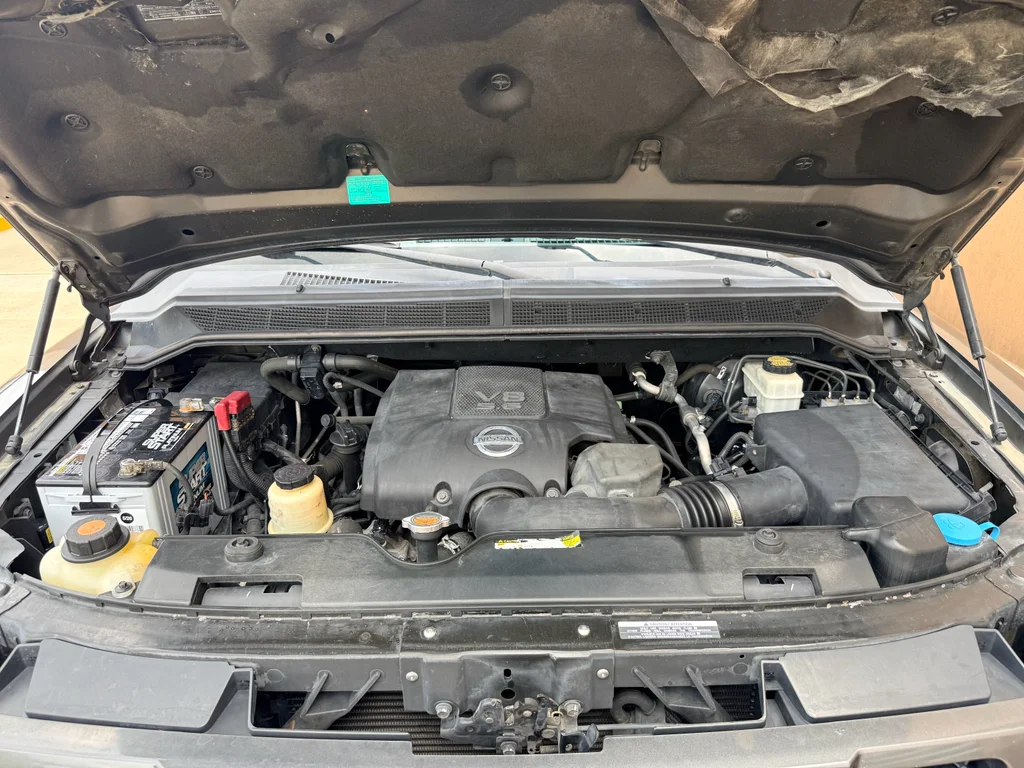 Used 2010 Smoke Nissan SE image 33